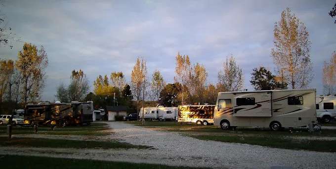 Photo 1 of 6 of Lamplight RV Park