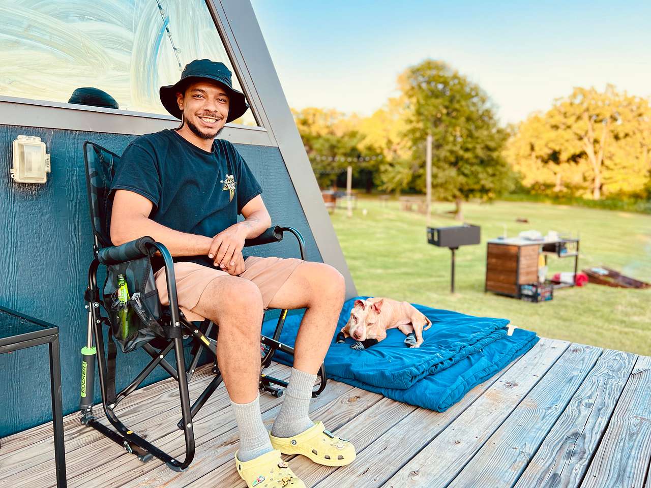 Just relaxing and enjoying the view 🖤