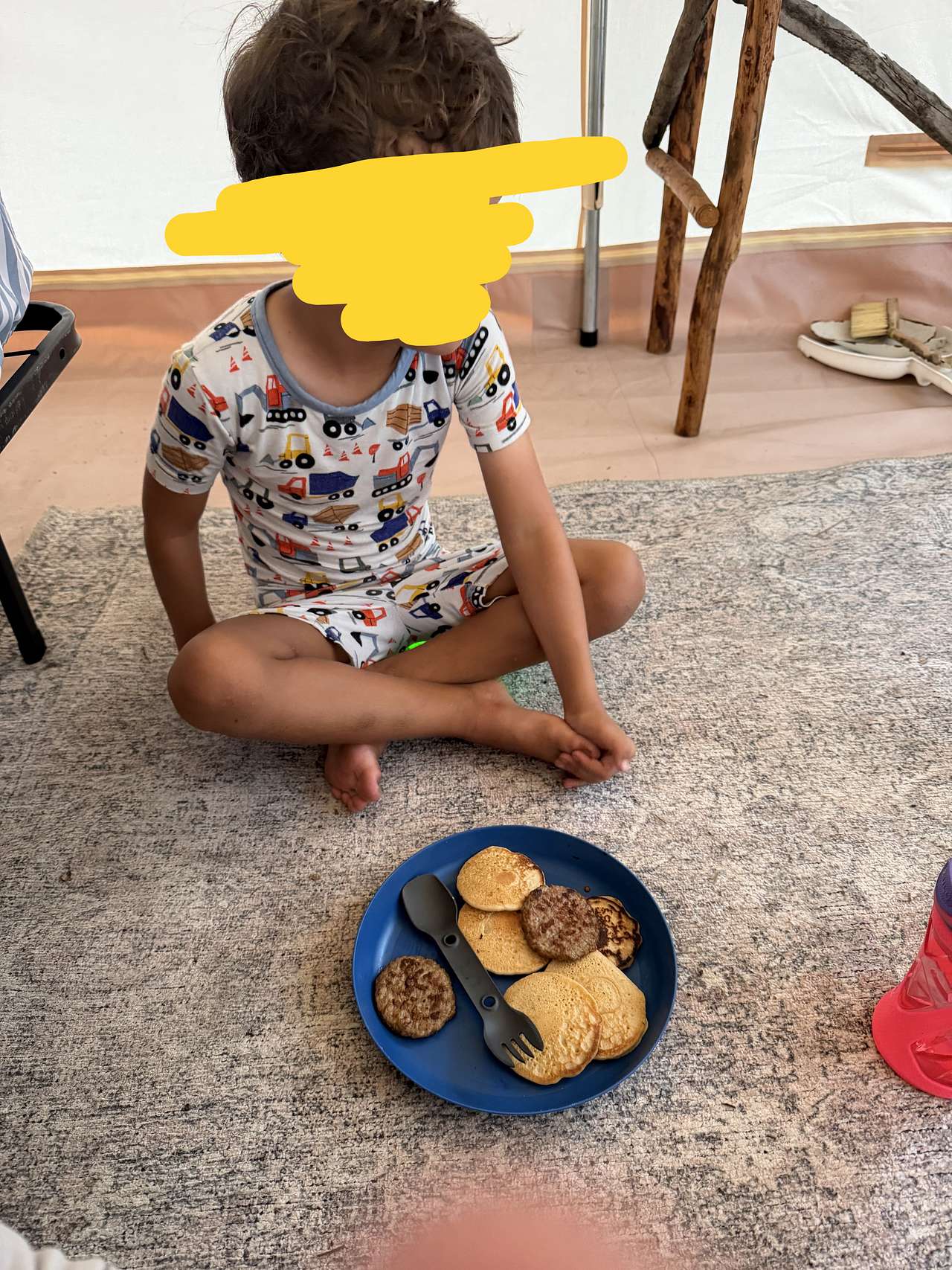 After losing a battle to fire ants, we enjoyed our breakfast indoors.
