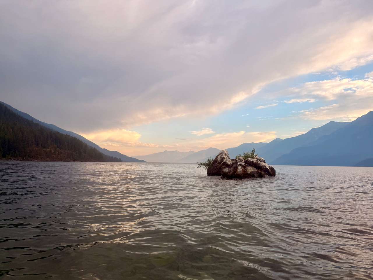 Beautiful lake to explore on. 