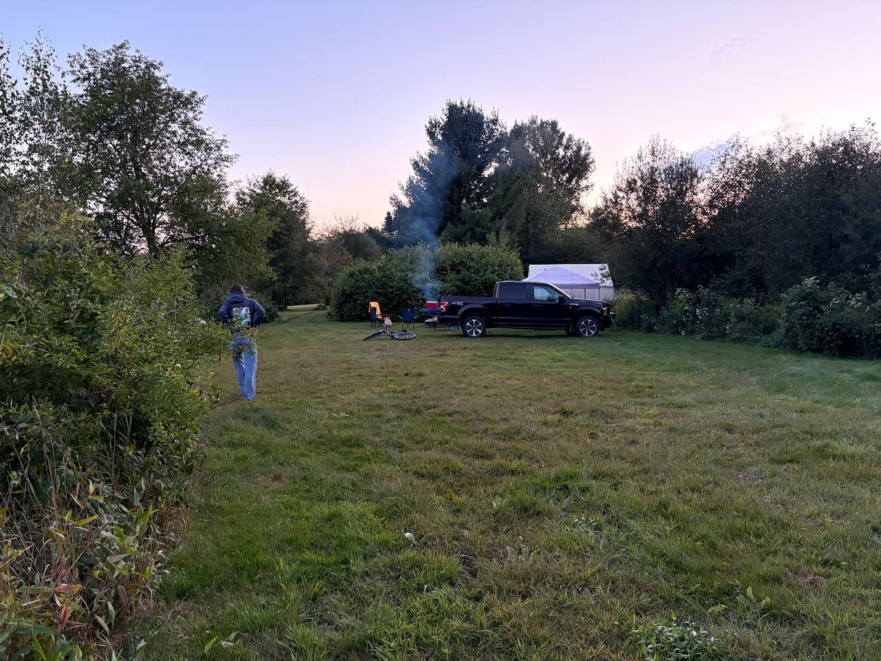 Spacious private meadow along the river 