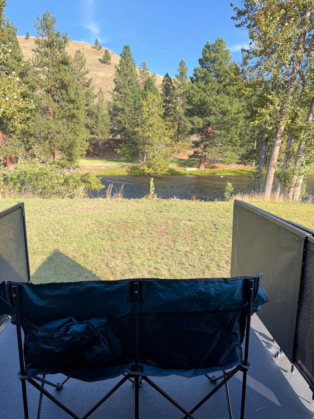 Lovely Bitterroot Riverside With Full Hookups!