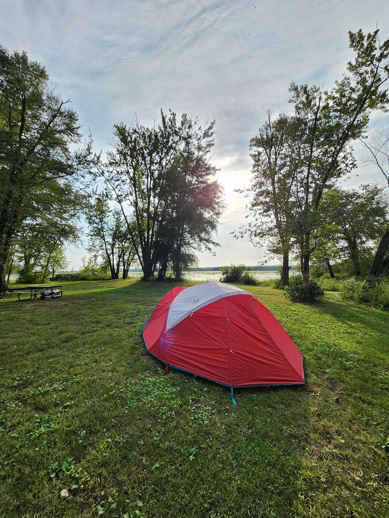 Setting up tent, the only sun fir the weekend!
