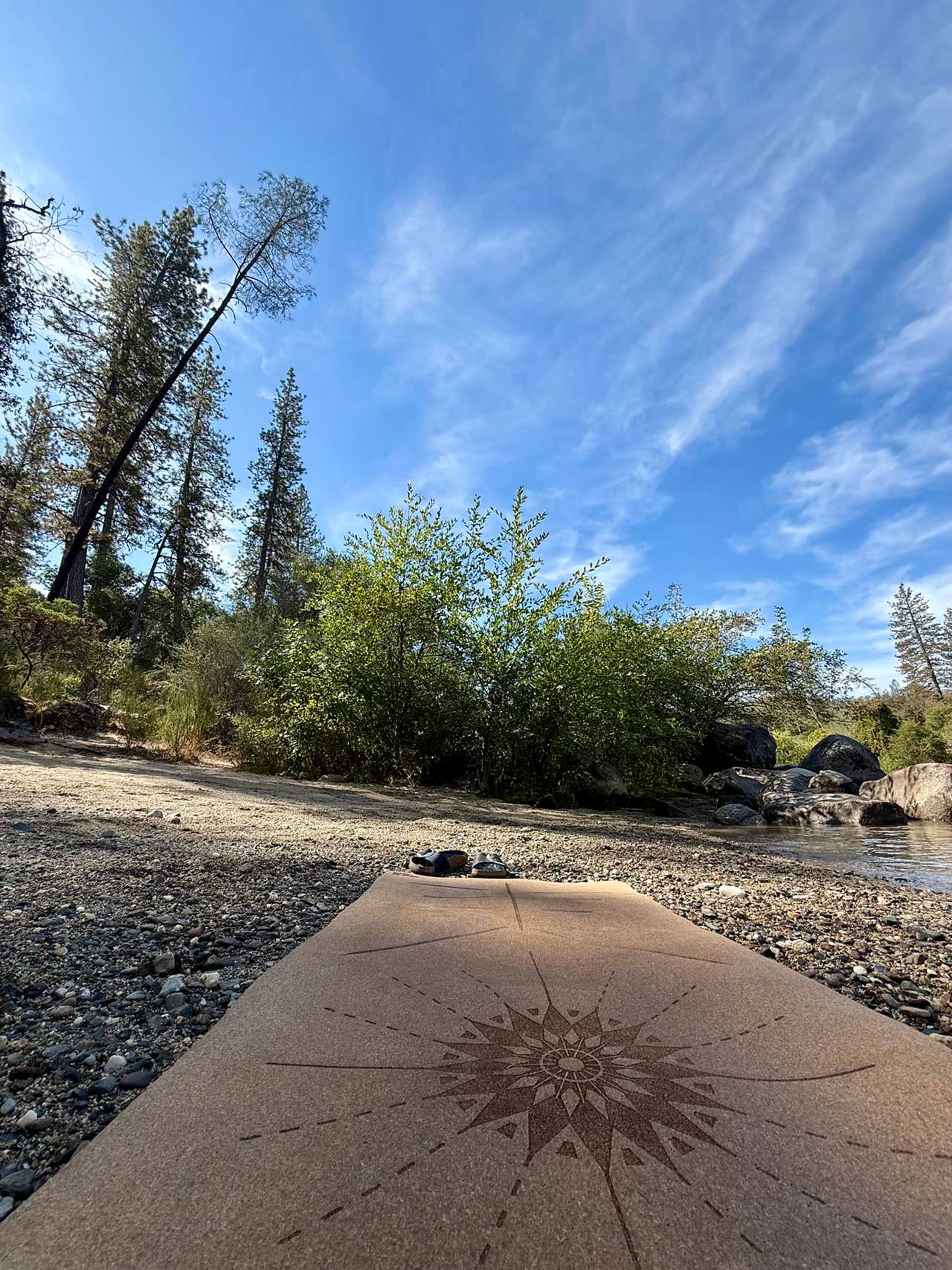 Yoga by the river 💕