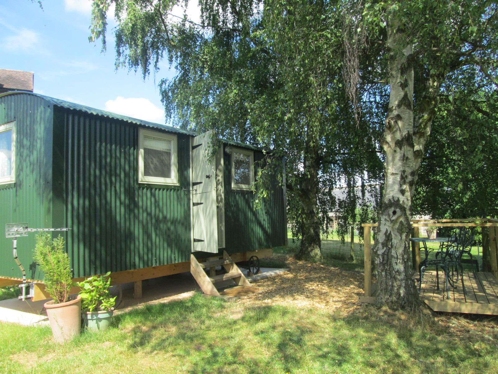 Hay & Hedgerow Glamping 
