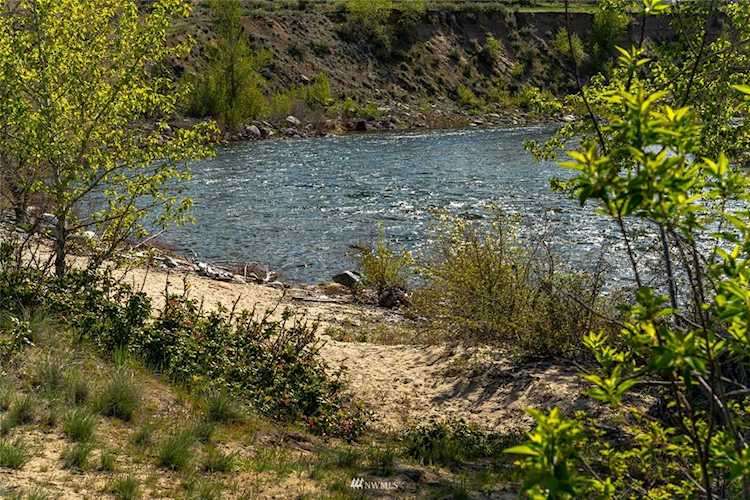Kountry Riverside Hideaway