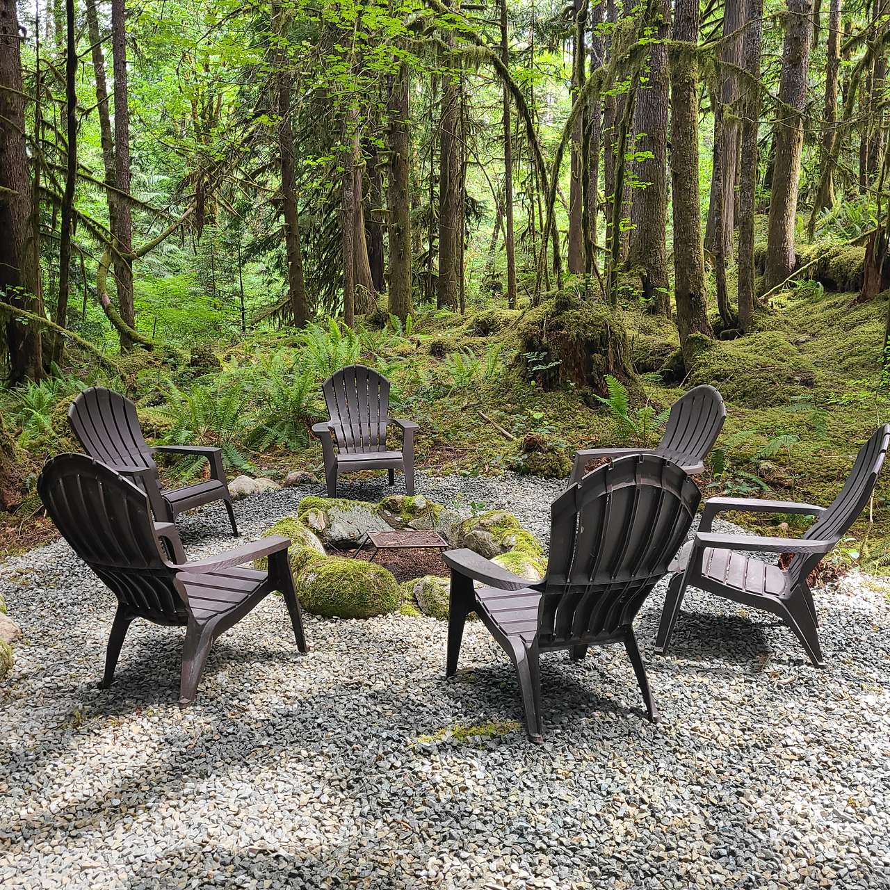 Fire pit that has seating for 6