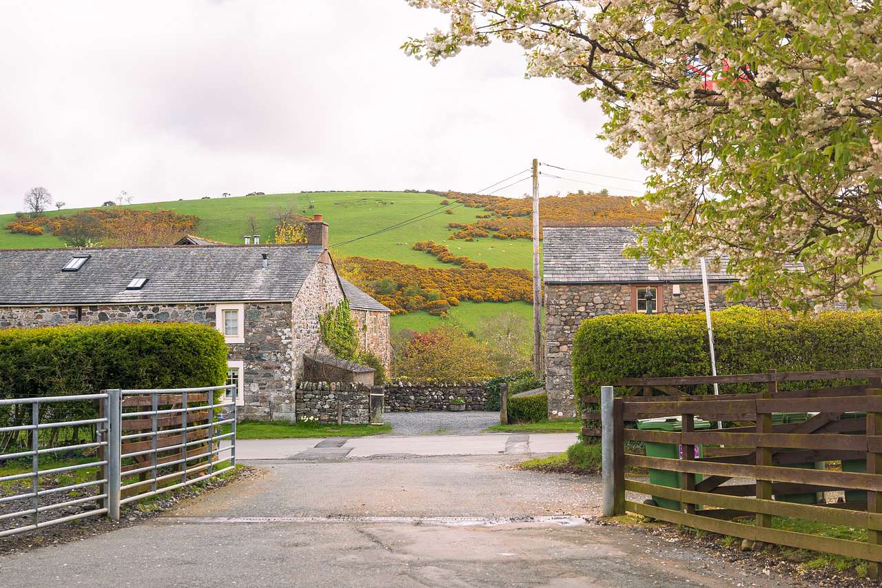 Farm houses and surrounding countryside at entrance
