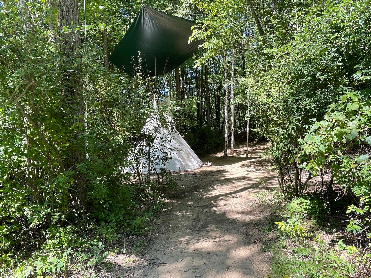 The waŋblí tipi