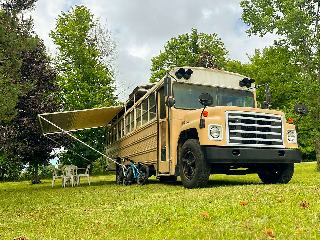 Schoolie Bus Camp & Camping Area