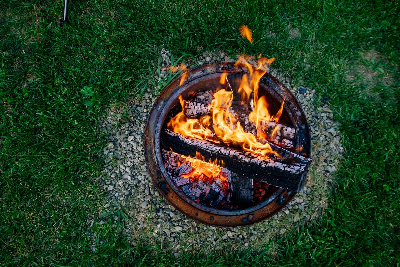 Good size fire pit and lots of fire wood.