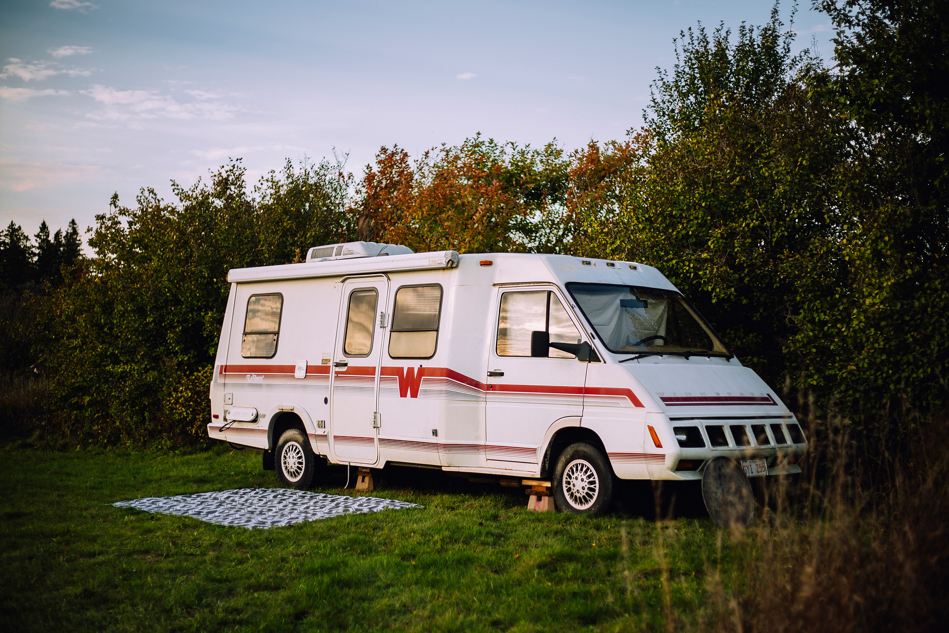 Meet Minnie - this 1992 motorhome has found its forever home on the farm - with plenty of space for two adults and two kids!
