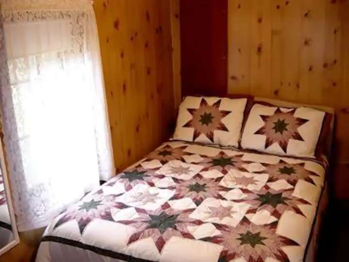 Lake Lane Cottages & Camper