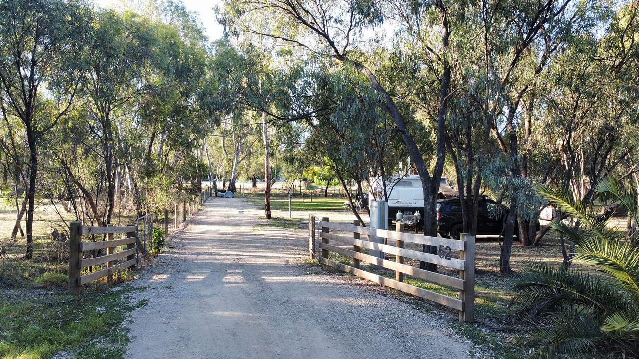 Approach the driveway from the right for easier access 