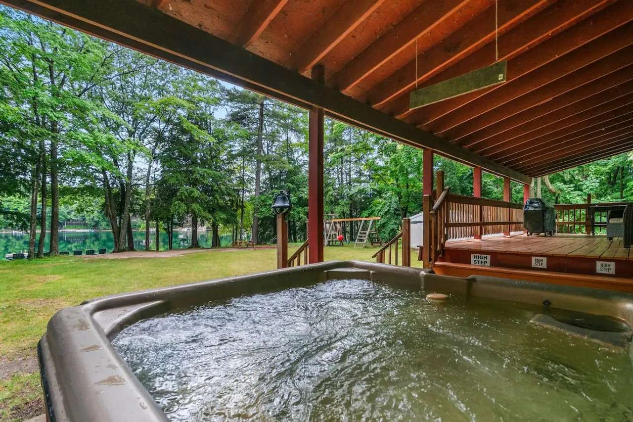 Lakeside Getaway On Dixon Lake