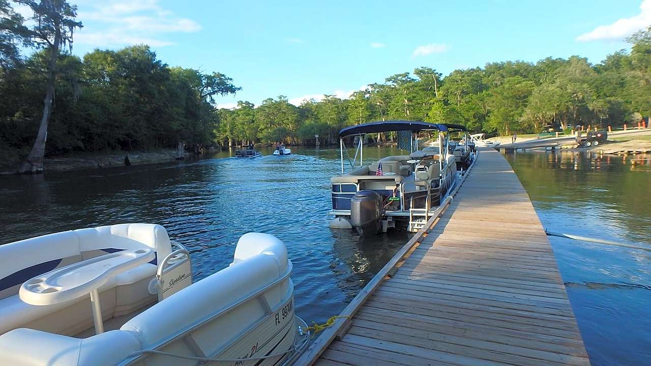 Ellie Ray's RV Resort & Lounge