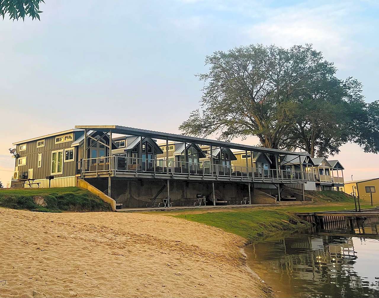 Lake Palestine Resort