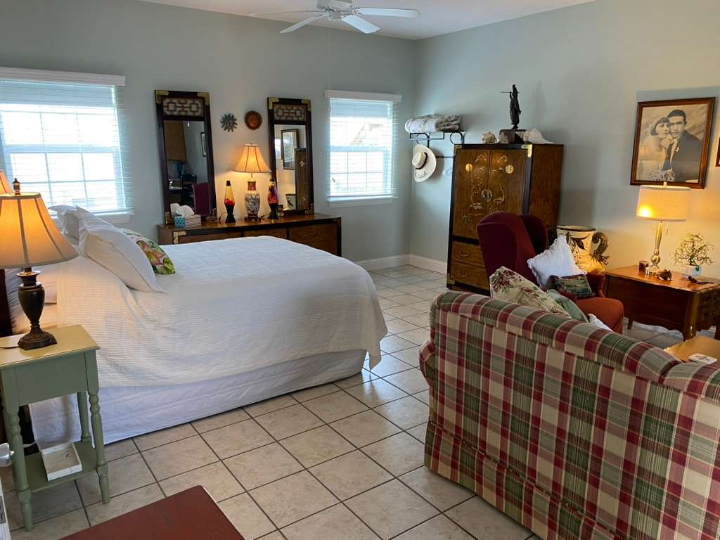 Barefoot Bungalow And RV Spot