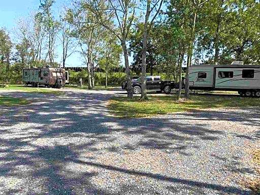 30/50 Amp Standard Pad Site RV's under 30' in length