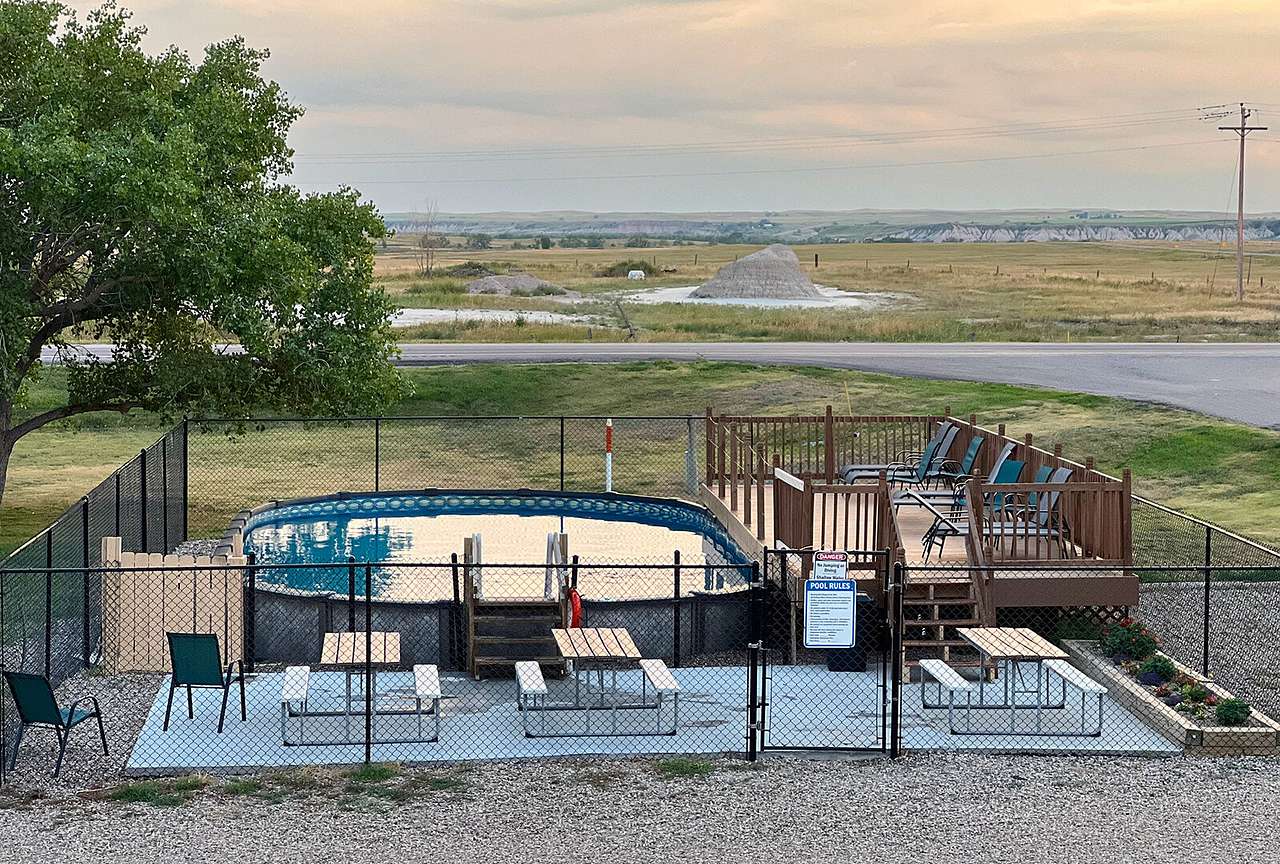 Badlands Hotel & Campground