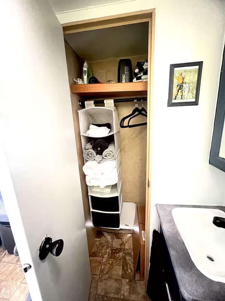 Tiny Home On Wheels 19ft, Pet Free