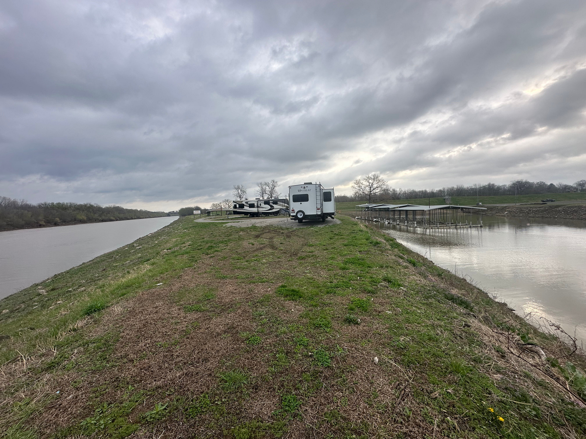 Kaskaskia River Camping & RV Park