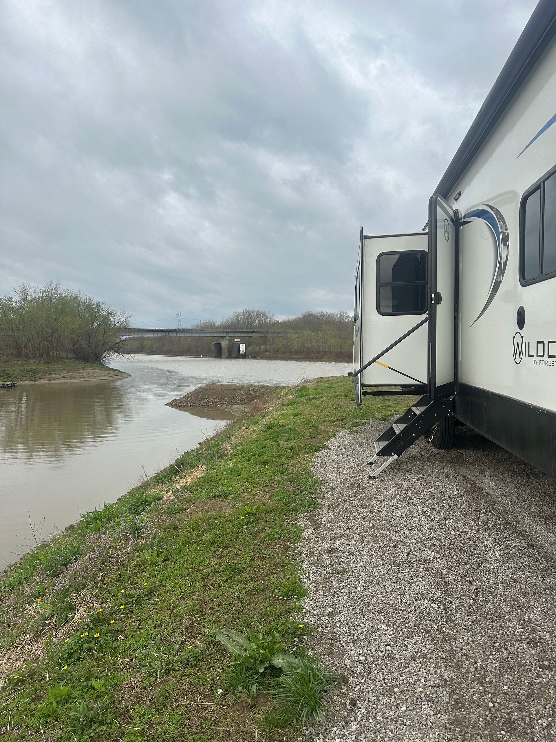 Kaskaskia River Camping & RV Park