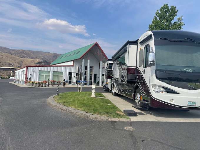 Hells Canyon Resort
