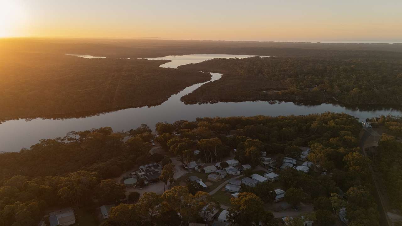 Molloy Holiday Park - Nature Awaits