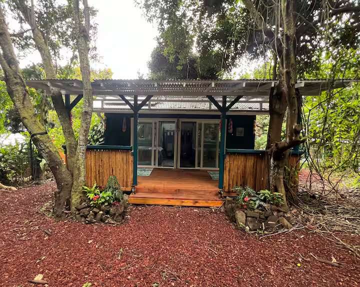 Cozy jungle 2-Bedroom Cabin
