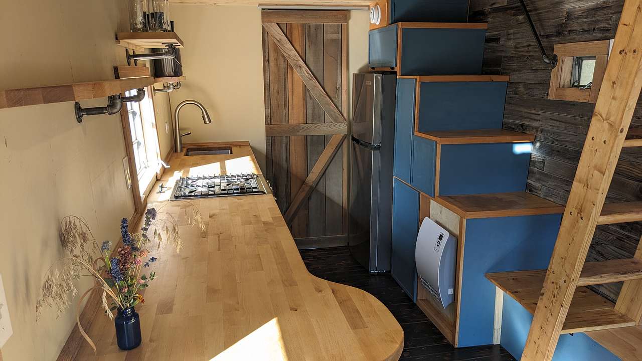 A glimpse inside the tiny house. More interior photos are posted in the 'site' section. 