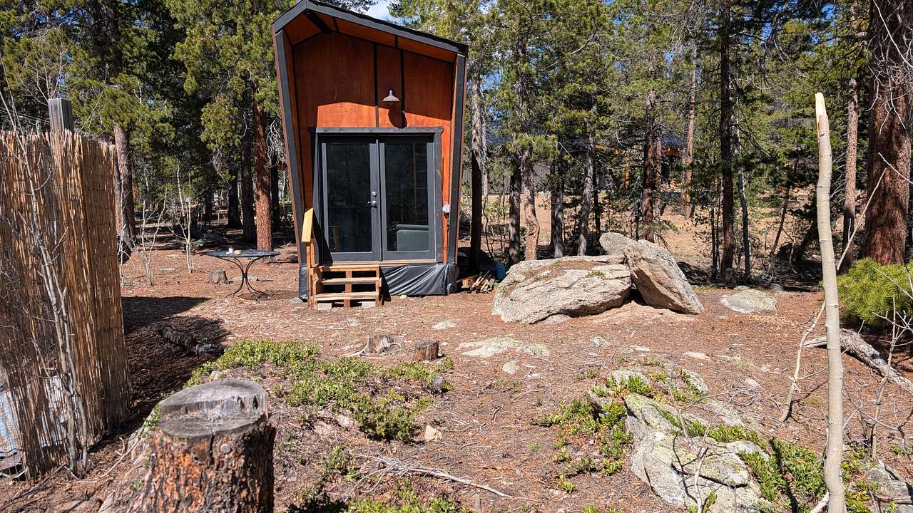 outdoor seating area behind the rocks. Space to pitch a tent also behind the rocks. 