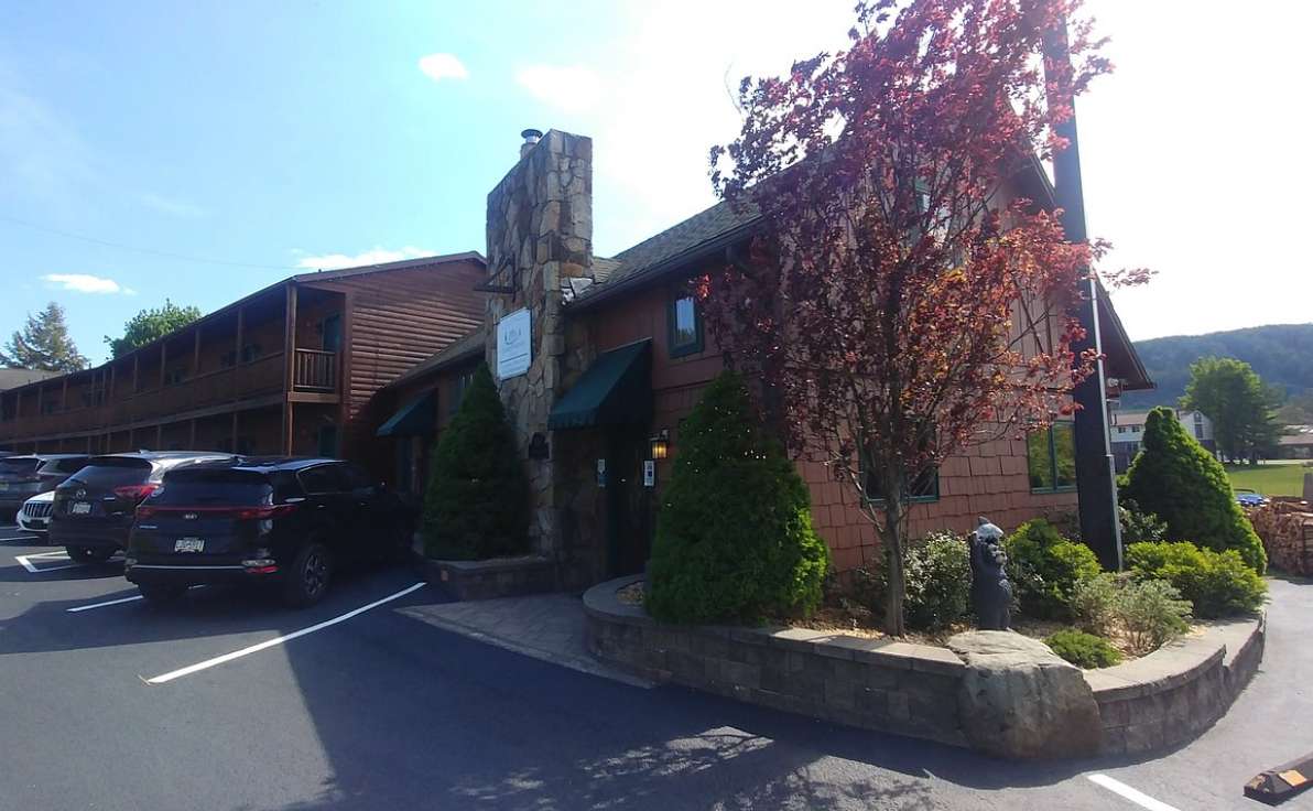 Lakefront Lodge