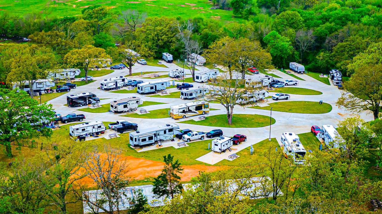 The Oaks On 37 Tiny Homes RV Resort