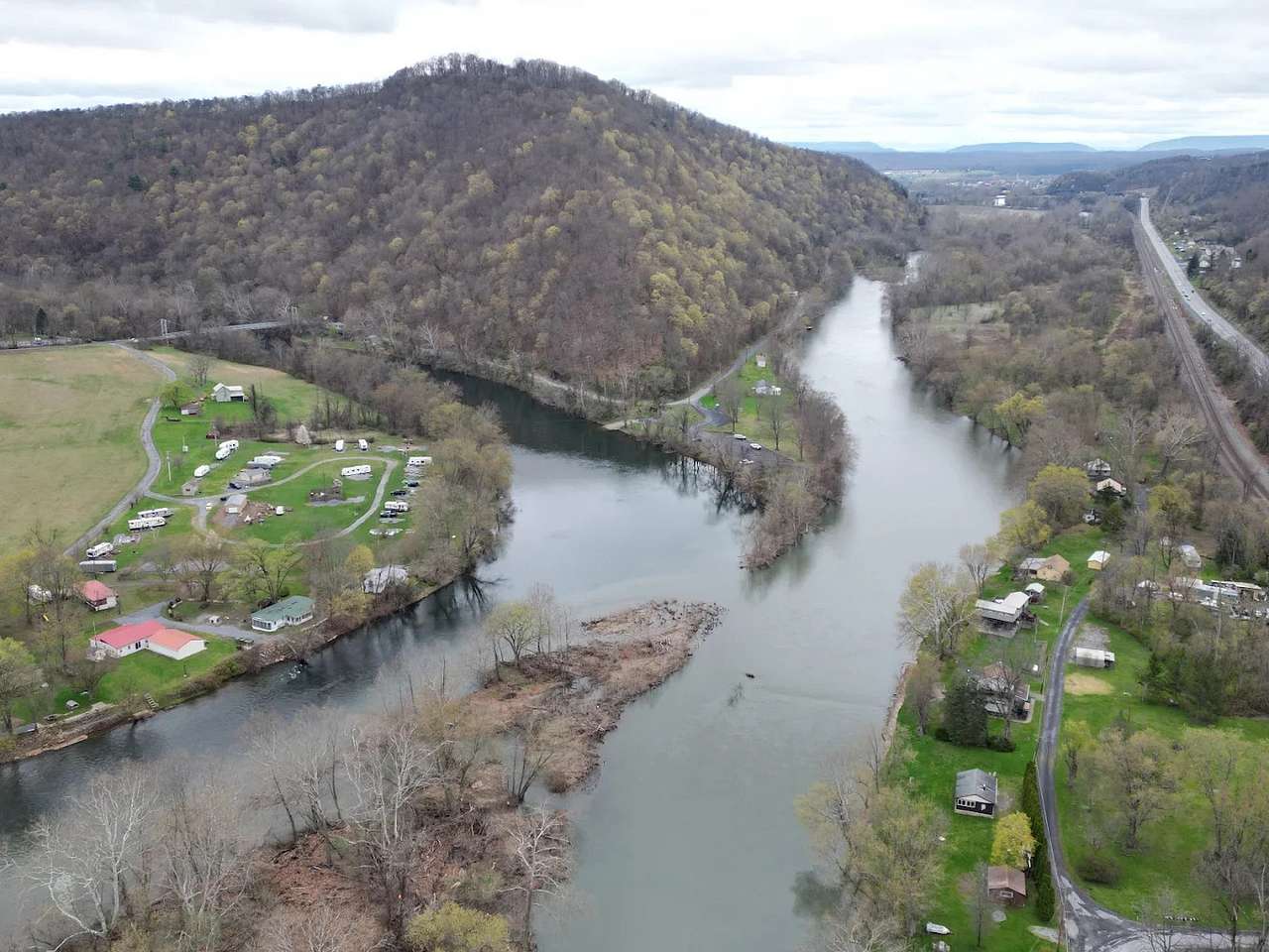 RIVERBANK CAMPGROUND AND COTTAGE RENTAL