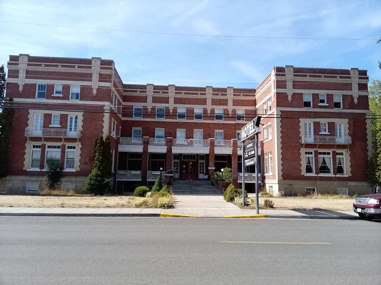 The Historic Union Hotel & RV Park
