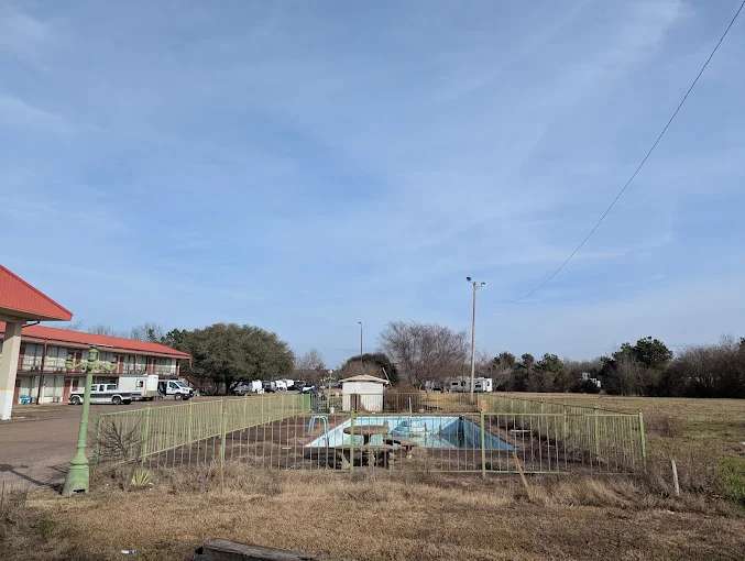 Hope Village Inn & RV Park