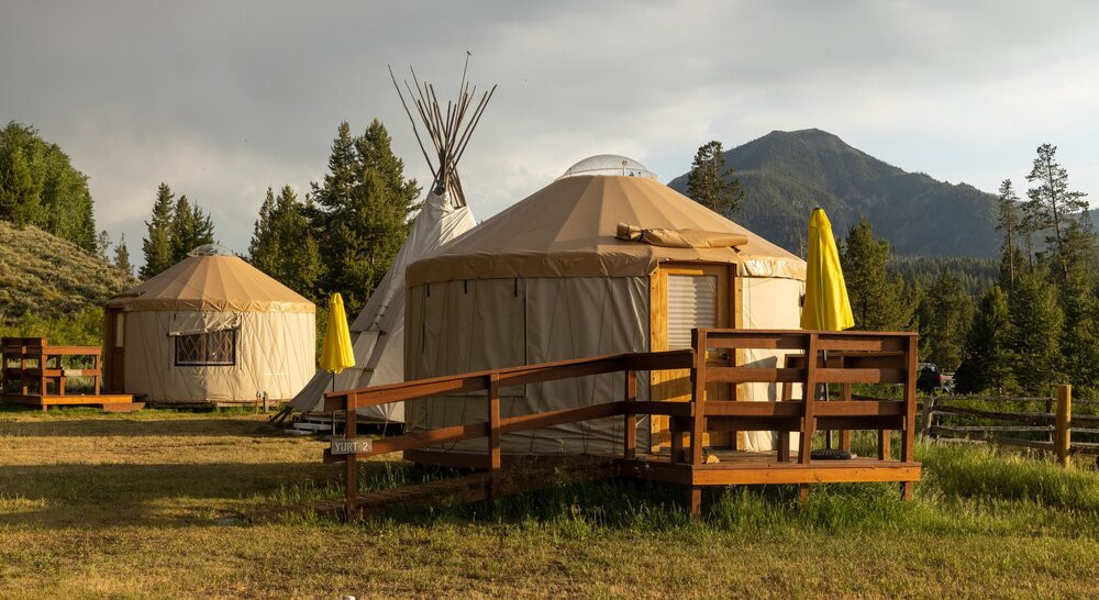 Smiley Creek Lodge