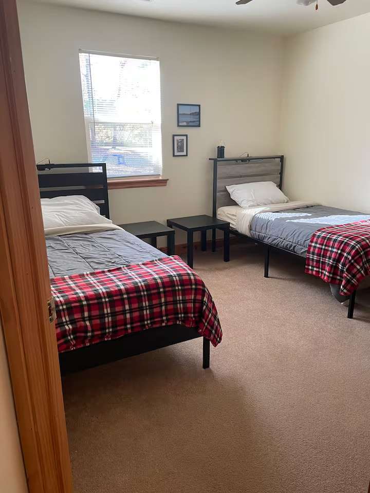 Roots Lodge @ Pittsfield Lake