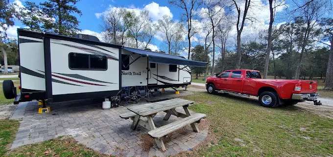 Ellie Ray's RV Resort & Lounge
