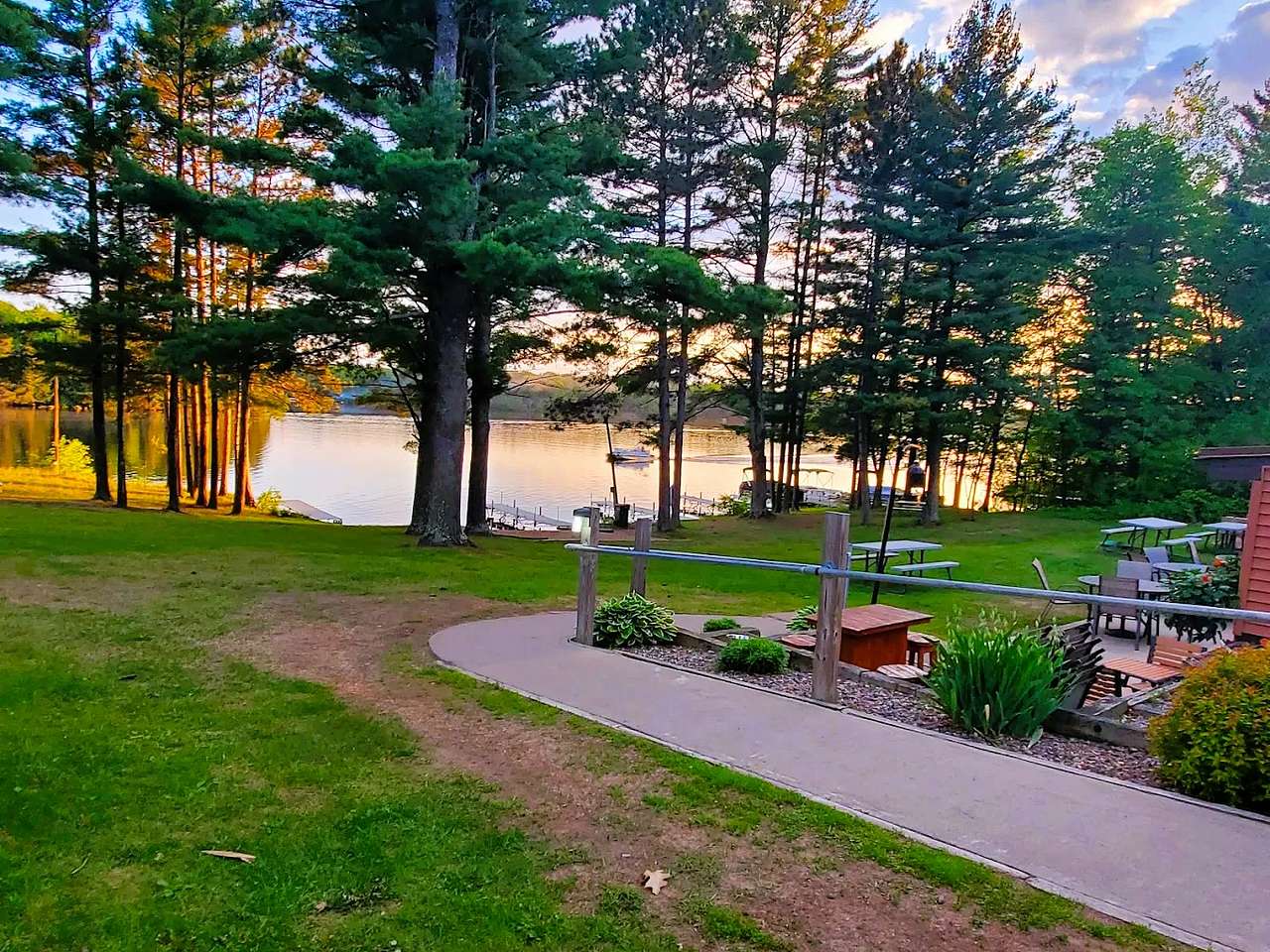 Sure-wood Forest Campground & Pine Pointe Resort
