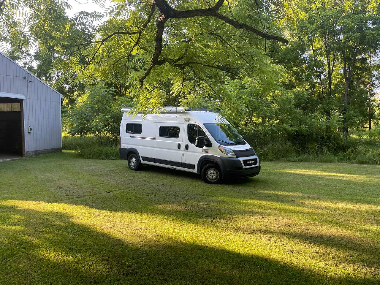 Tranquil Nature Camping In Leslie