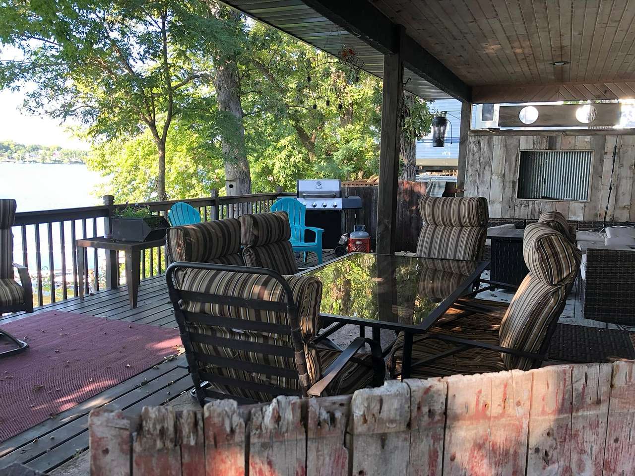 Oak Hollow Resort | Seasonal RV Park & Vacation Cabin Rentals | Pontoon Boat Rentals