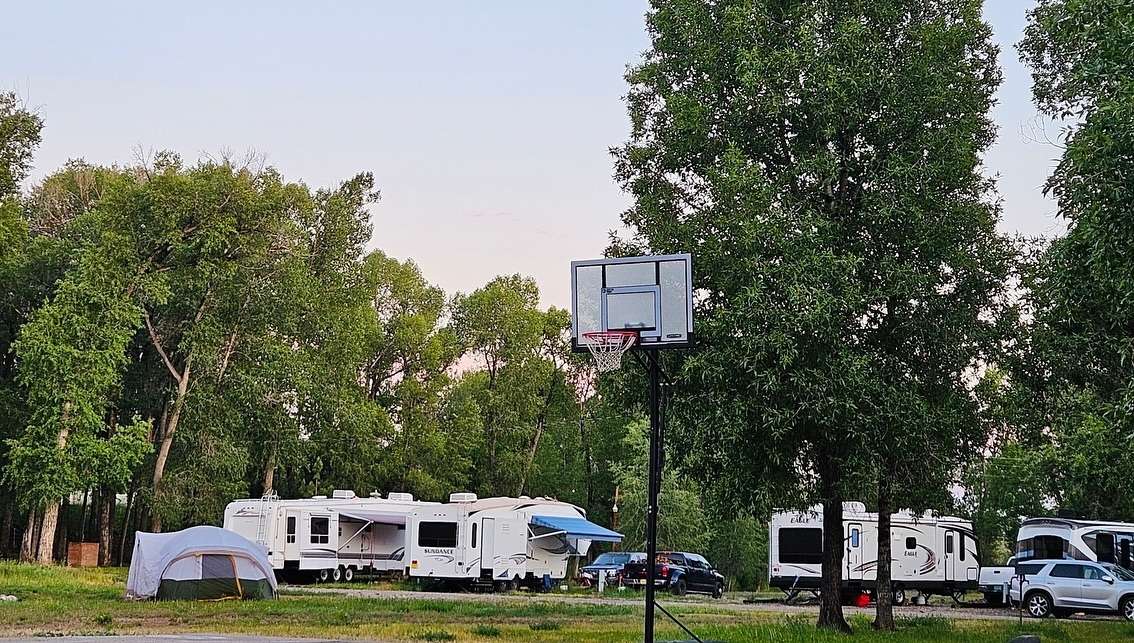 Down Home Lodge & Family RV Resort