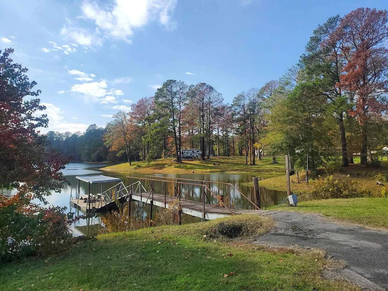 Huxley Bay Marina RV Park and Lodge