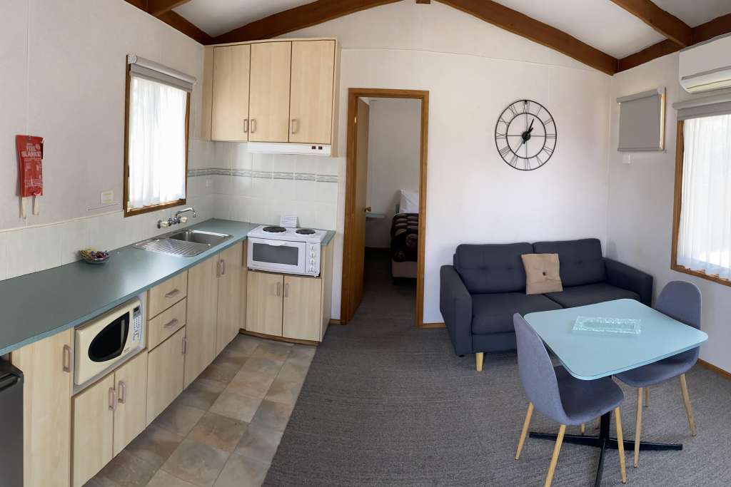 Golden Country Motel & Caravan Park