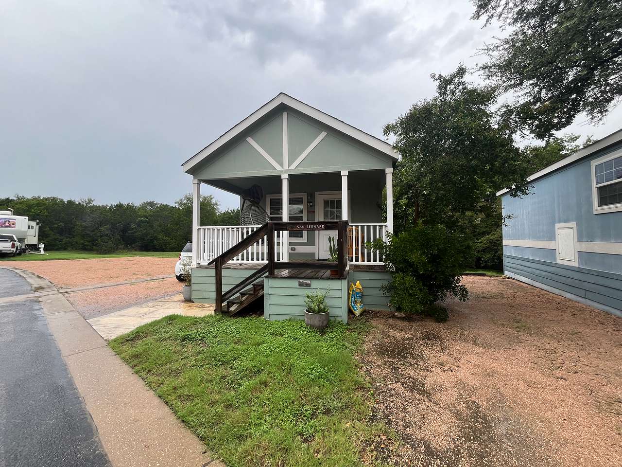 Tiny House  Near Lake Travis