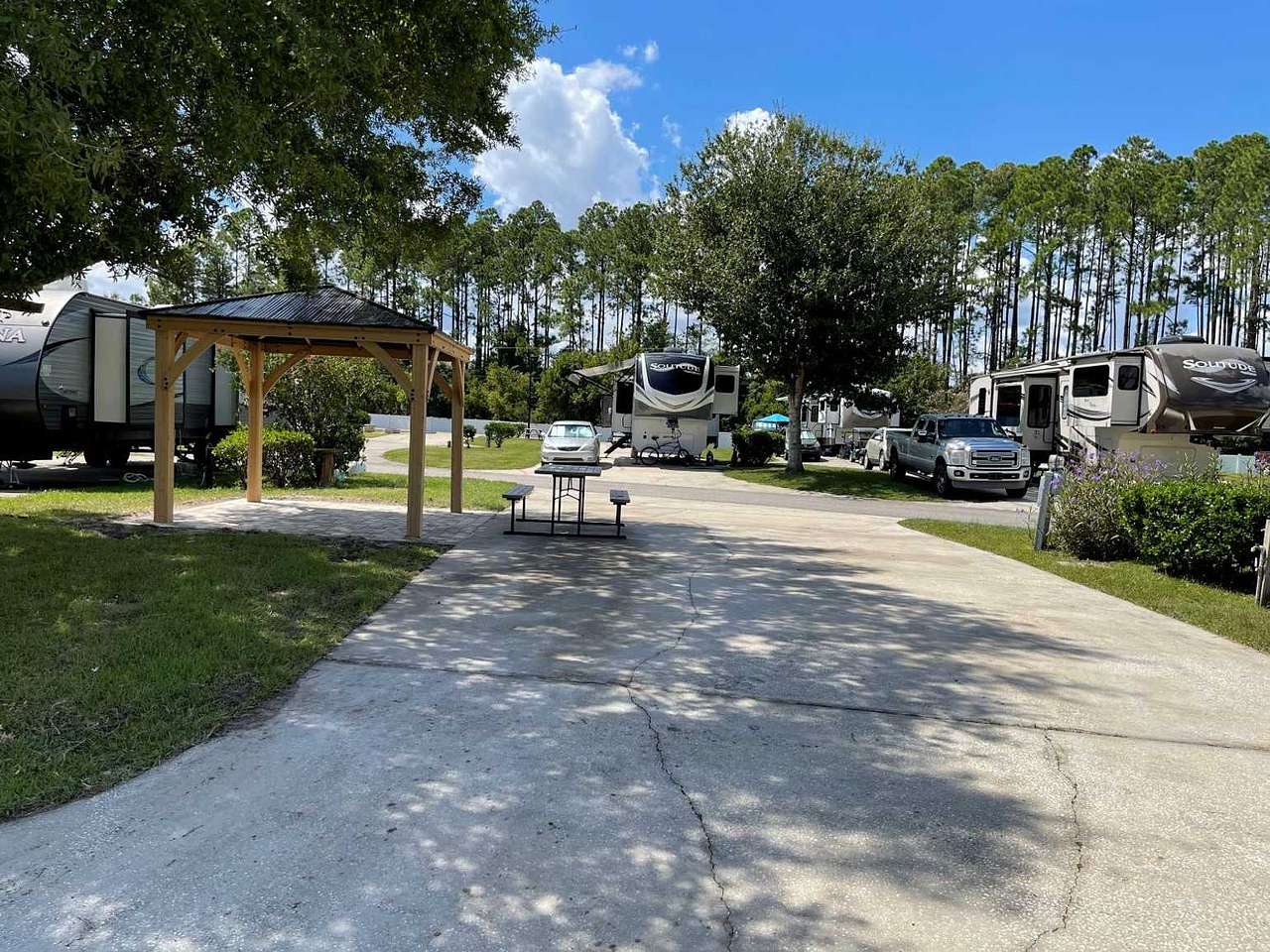 Elite Plus Full Hookup Pull-Thru RV Site