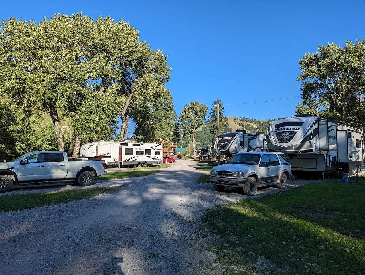 Bearmouth Chalet and RV Park