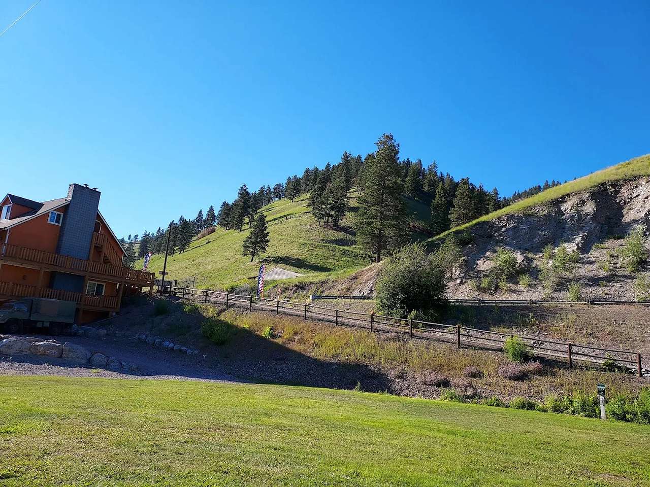 Bearmouth Chalet and RV Park